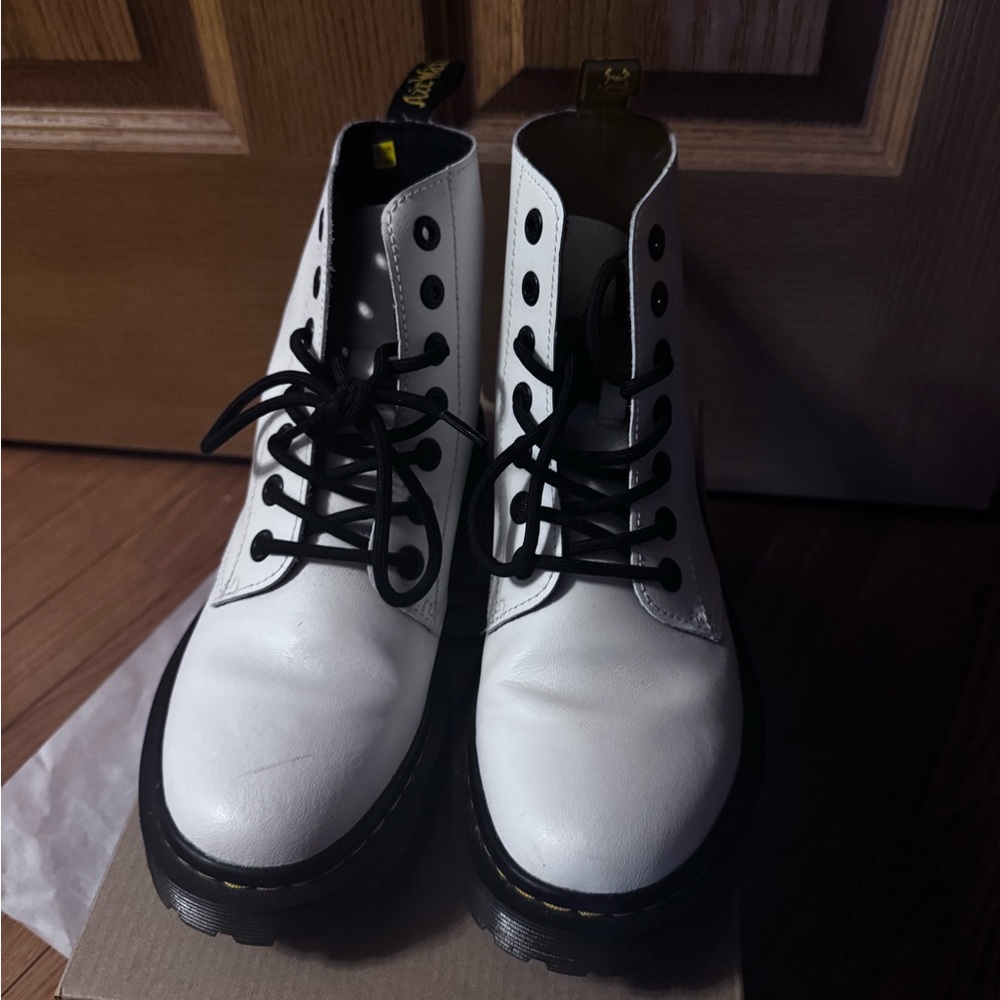WHITE DR. MARTENS 1460 WOMEN'S SMOOTH LEATHER LACE UP BOOTS